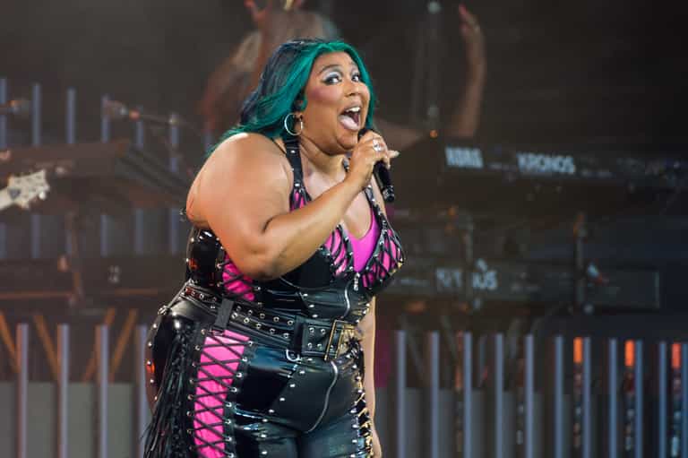 Lizzo fans mind-blown as she shares completely new look to Instagram Lizzo fans mind-blown as she shares completely new look to Instagram