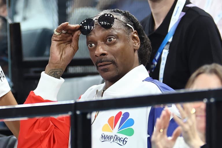 Snoop Dogg making Planet of the Apes-style movie but with dogs instead of apes Snoop Dogg making Planet of the Apes-style movie but with dogs instead of apes