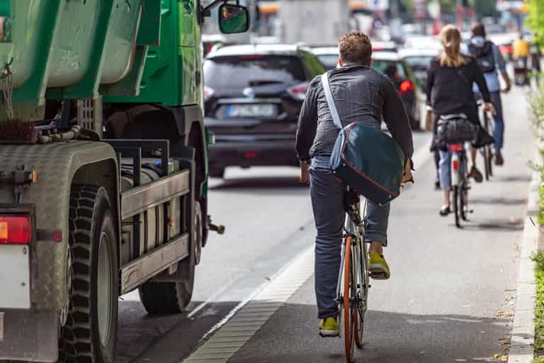 Police go undercover as cyclists to catch drivers Police go undercover as cyclists to catch drivers