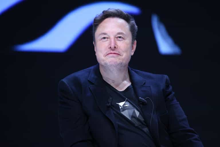 Elon Musk becomes first person in history to reach $400,000,000,000 net worth Elon Musk becomes first person in history to reach $400,000,000,000 net worth