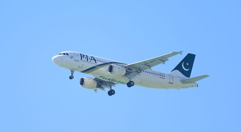 Pakistan Airlines advert shows plane flying into Eiffel Tower Pakistan Airlines advert shows plane flying into Eiffel Tower