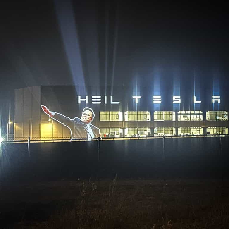 ‘Heil Musk’ projected onto side of Tesla factory in Germany ‘Heil Musk’ projected onto side of Tesla factory in Germany
