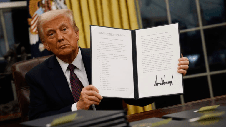 Trump signs new executive order to revoke visas from students who protest against Israel Trump signs new executive order to revoke visas from students who protest against Israel