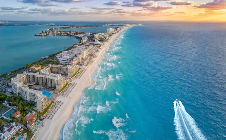 Holiday makers find incredible return flights to Cancun for bargain price Holiday makers find incredible return flights to Cancun for bargain price