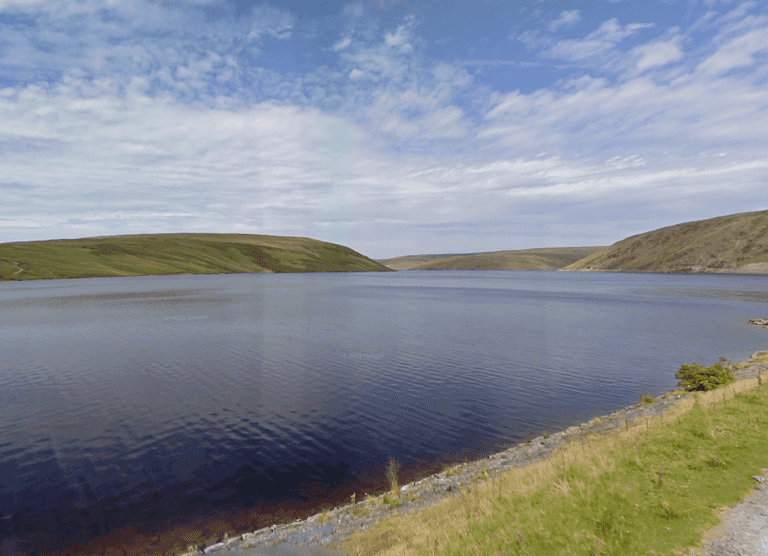 Mystery as man’s body found floating in reservoir with no belongings or car Mystery as man’s body found floating in reservoir with no belongings or car