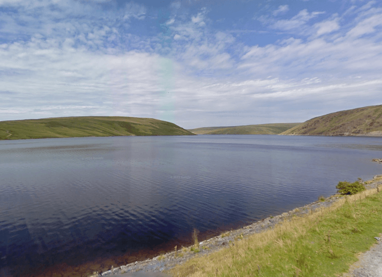 Mystery as man’s body found floating in reservoir with no belongings or car Mystery as man’s body found floating in reservoir with no belongings or car