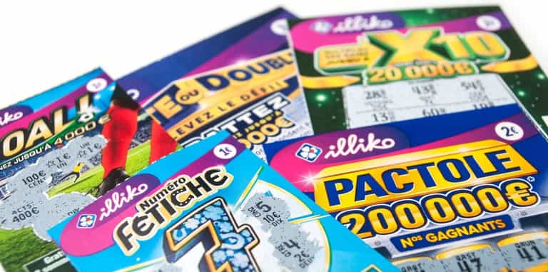 Lottery winner offers to split £400k jackpot with thieves who bought ticket with his stolen credit card Lottery winner offers to split £400k jackpot with thieves who bought ticket with his stolen credit card