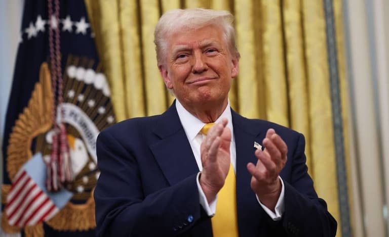 Donald Trump says he will sell wealthy foreigners US ‘gold cards’ for $5m Donald Trump says he will sell wealthy foreigners US ‘gold cards’ for $5m