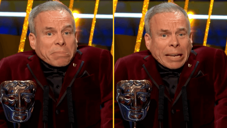 Warwick Davis breaks down in tears as he dedicates BAFTA award to his late wife Warwick Davis breaks down in tears as he dedicates BAFTA award to his late wife