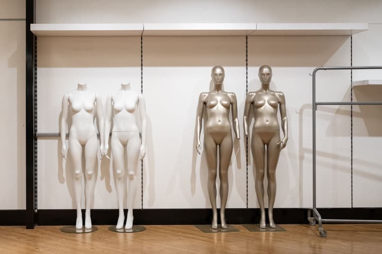 Clothing brand gets 100 complaints a day that their models are ‘too fat’ Clothing brand gets 100 complaints a day that their models are ‘too fat’