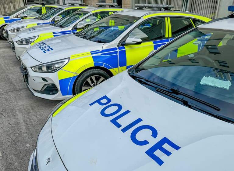Police force blocks white applicants to boost diversity Police force blocks white applicants to boost diversity