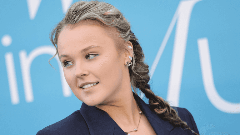 JoJo Siwa has ‘realised she’s not a lesbian’ during her time on Celebrity Big Brother JoJo Siwa has ‘realised she’s not a lesbian’ during her time on Celebrity Big Brother