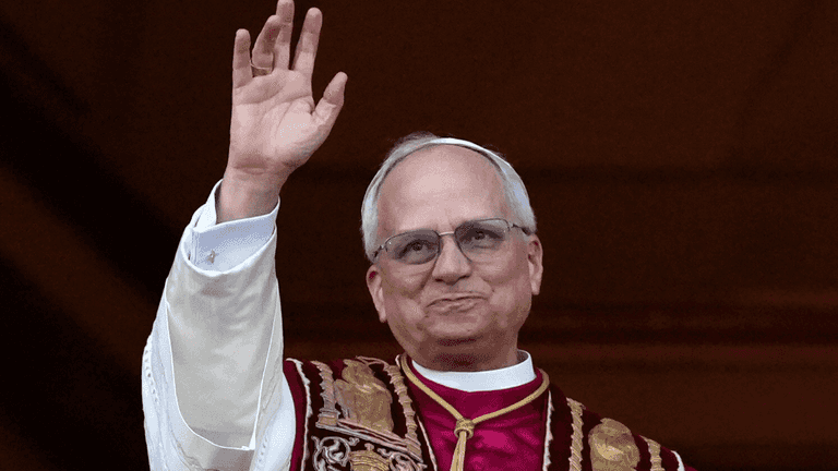Pope Leo stopped popemobile for heartwarming act on his way to inauguration Pope Leo stopped popemobile for heartwarming act on his way to inauguration