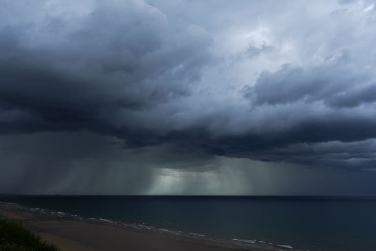 Major warning issued for thunderstorms across large parts of UK Major warning issued for thunderstorms across large parts of UK