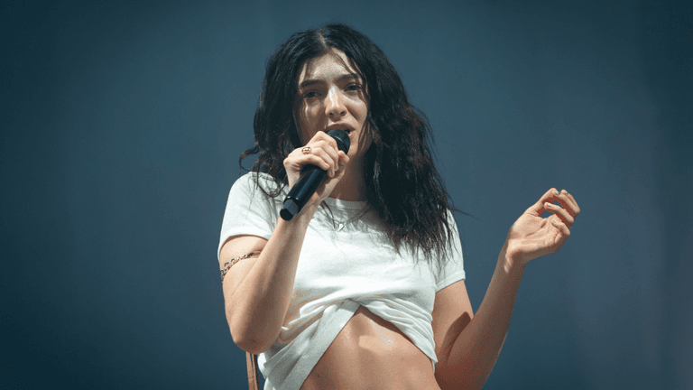 Lorde fans left stunned as singer includes X-rated picture in new album vinyl Lorde fans left stunned as singer includes X-rated picture in new album vinyl