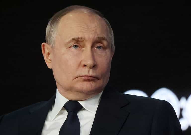 Putin’s ice-cold response to Trump threat to ‘bomb the sh*t out of Moscow’ Putin’s ice-cold response to Trump threat to ‘bomb the sh*t out of Moscow’
