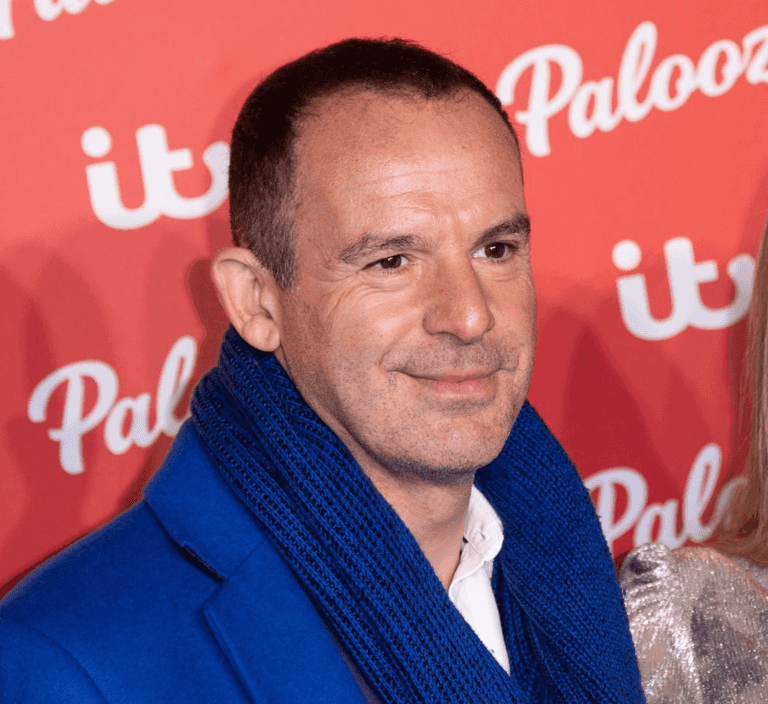 Martin Lewis issues urgent warning to passengers booking flights to ‘get prepared now’ Martin Lewis issues urgent warning to passengers booking flights to ‘get prepared now’