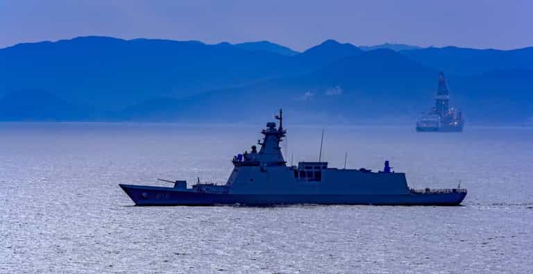 South Korea fires warning shots at North Korean ship after it breaches sea border South Korea fires warning shots at North Korean ship after it breaches sea border