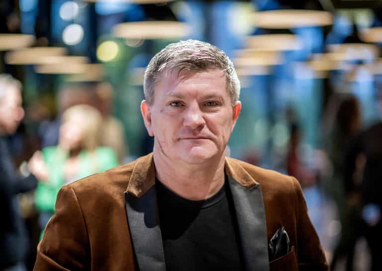Ricky Hatton’s former trainer leaves heartbreaking apology outside boxer’s home Ricky Hatton’s former trainer leaves heartbreaking apology outside boxer’s home