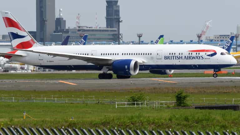 British Airways flight makes emergency landing after ‘cabin fills with smoke’ British Airways flight makes emergency landing after ‘cabin fills with smoke’