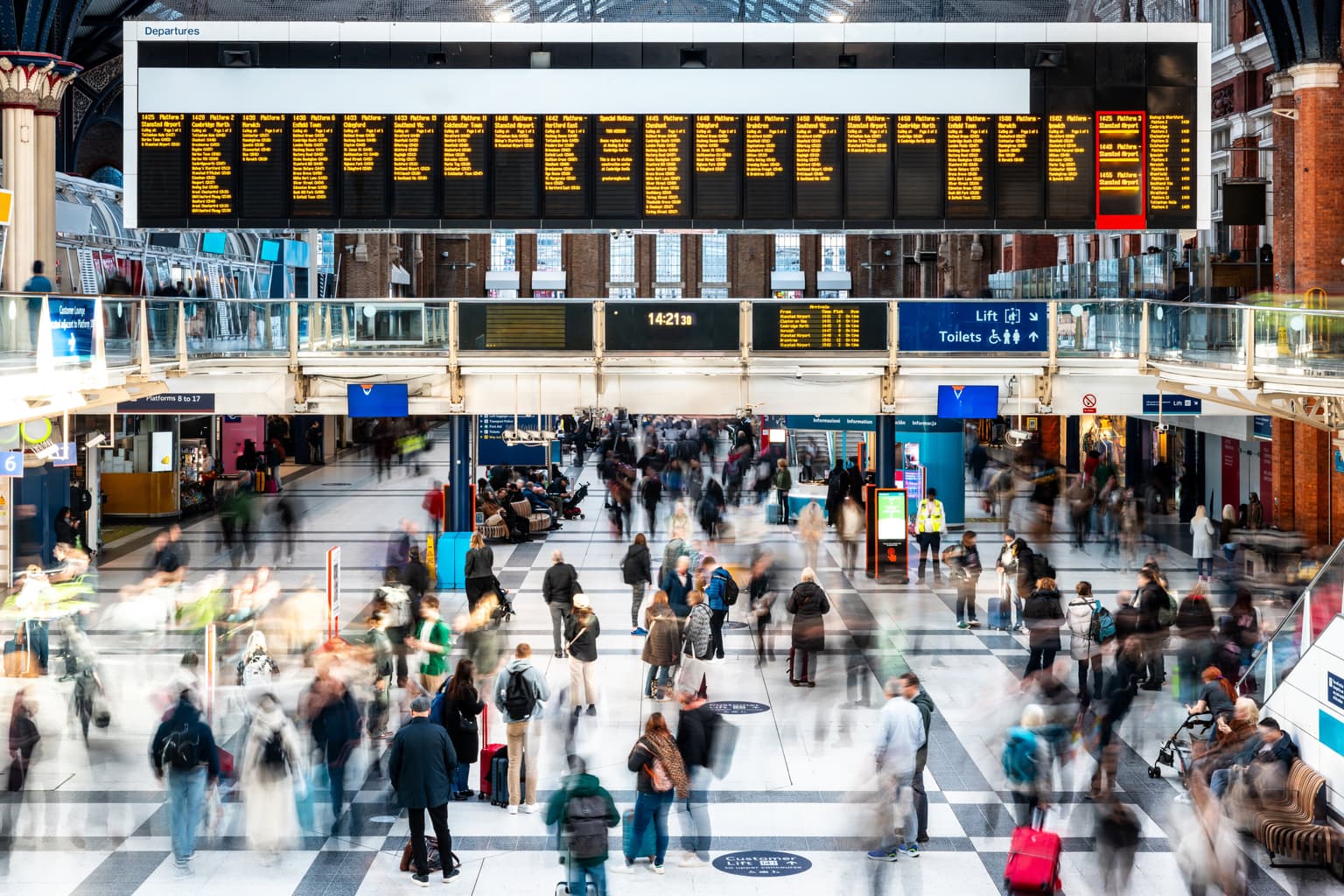 Net migration drops in the UK drastically