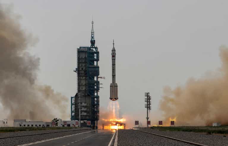Three astronauts ‘stranded in space’ after collision with ‘unknown object’ Three astronauts ‘stranded in space’ after collision with ‘unknown object’