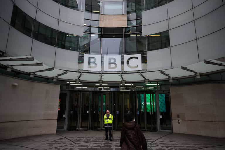 ‘Putin, Trump and Netanyahu denouncing BBC shows it’s doing something right’ – Jonathan Dimbleby ‘Putin, Trump and Netanyahu denouncing BBC shows it’s doing something right’ – Jonathan Dimbleby