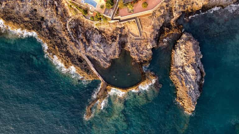 Four dead and one missing in Tenerife after being swept out to sea by strong wave Four dead and one missing in Tenerife after being swept out to sea by strong wave