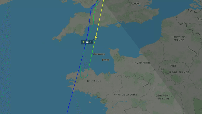 Ryanair flight forced to divert to UK after mid-air emergency as ‘passengers hurt’ Ryanair flight forced to divert to UK after mid-air emergency as ‘passengers hurt’