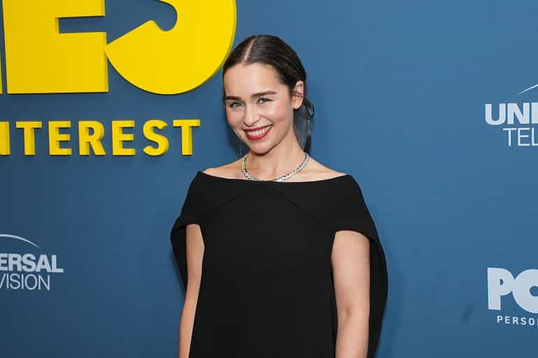 Emilia Clarke reveals she ‘broke a rib’ while filming sex scene with three men Emilia Clarke reveals she ‘broke a rib’ while filming sex scene with three men