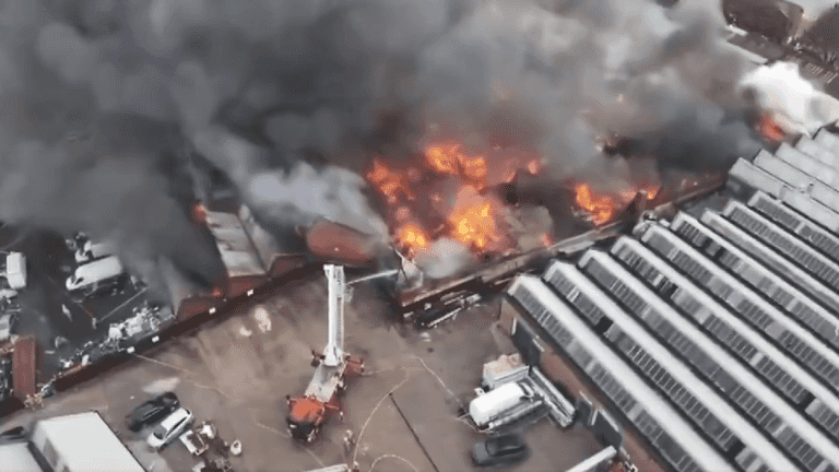 ‘Major toxic incident’ declared in UK city as huge fire rips through factory ‘Major toxic incident’ declared in UK city as huge fire rips through factory