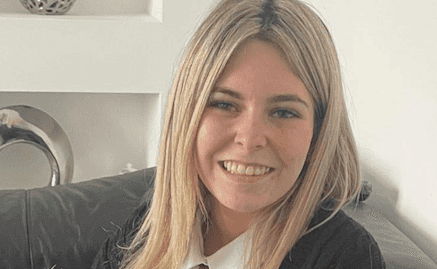 Teenage girl dies from breast cancer after doctors ‘treated her like a child’ Teenage girl dies from breast cancer after doctors ‘treated her like a child’