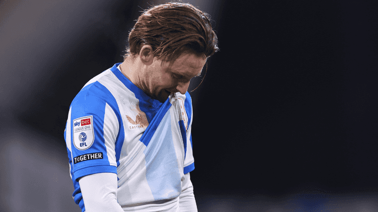 Fans slam ‘worst refereeing decision ever’ after red card in EFL clash Fans slam ‘worst refereeing decision ever’ after red card in EFL clash
