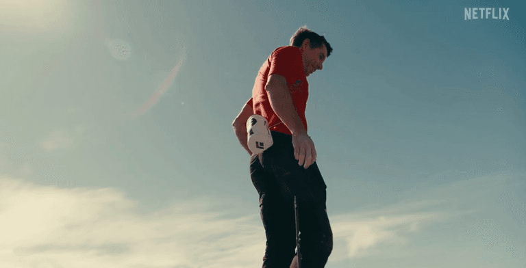 Climber Alex Honnold successfully scales 101-floor skyscraper without safety gear Climber Alex Honnold successfully scales 101-floor skyscraper without safety gear