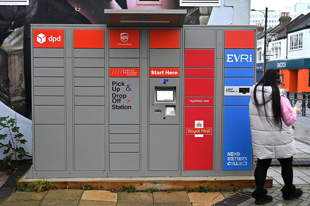 Major UK delivery firm collapses leaving households without parcels for weeks