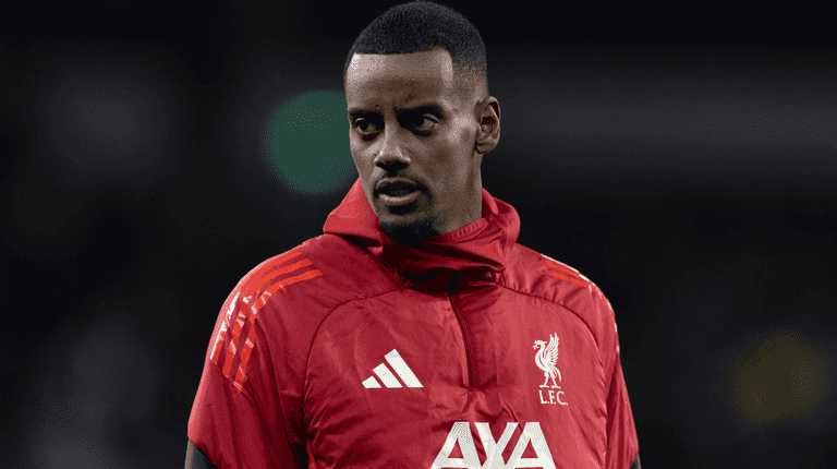 Arne Slot sets date when he expects Alexander Isak will return from injury Arne Slot sets date when he expects Alexander Isak will return from injury