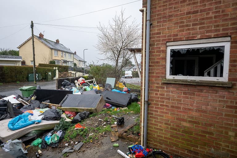 Drivers who litter could lose their licence under new government proposals Drivers who litter could lose their licence under new government proposals