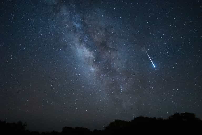How to see Lyrid meteor shower in the UK as ‘shooting stars’ to peak tonight How to see Lyrid meteor shower in the UK as ‘shooting stars’ to peak tonight