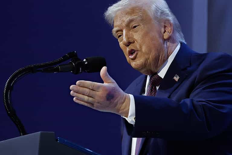 Doctor says Trump is exhibiting ‘all the signs of dementia’ as he lists five symptoms Doctor says Trump is exhibiting ‘all the signs of dementia’ as he lists five symptoms