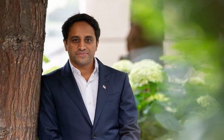Zia Yusuf sends threatening ‘carpet bombing’ message to Labour MPs ahead of Starmer vote