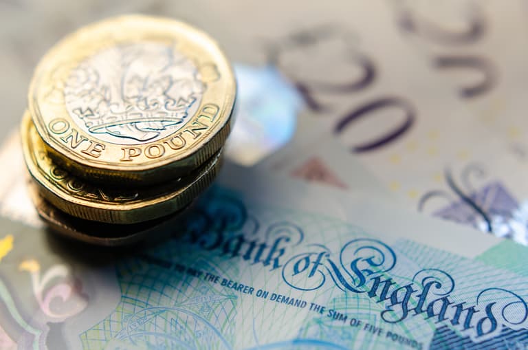 Major bank set to give customers £100 bonus – here’s who and when Major bank set to give customers £100 bonus – here’s who and when