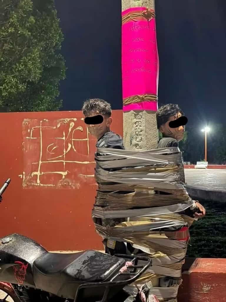 Mysterious ‘Mexican Batman’ fighting crime and duct taping suspects to street posts Mysterious ‘Mexican Batman’ fighting crime and duct taping suspects to street posts