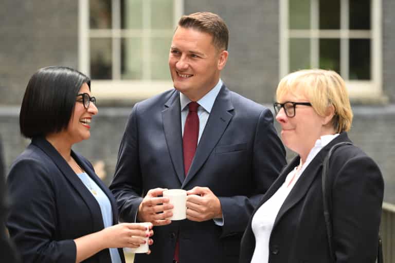 Wes Streeting apologises after hot mic catches awkward comments on early prisoner release Wes Streeting apologises after hot mic catches awkward comments on early prisoner release