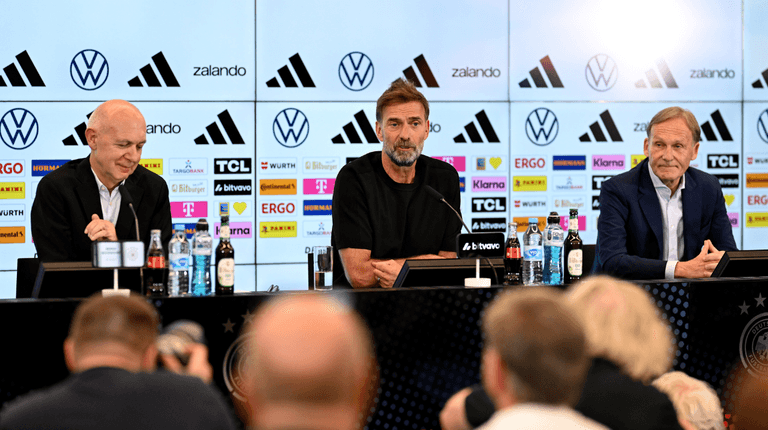 Klopp attacks media and makes quit threat in first Germany press conference Klopp attacks media and makes quit threat in first Germany press conference