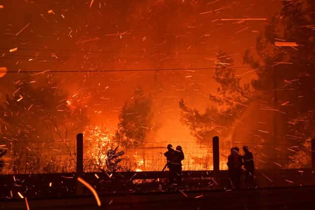 Salamina fires: Two dead and hundreds evacuated as twin blazes hit Greek island Salamina fires: Two dead and hundreds evacuated as twin blazes hit Greek island