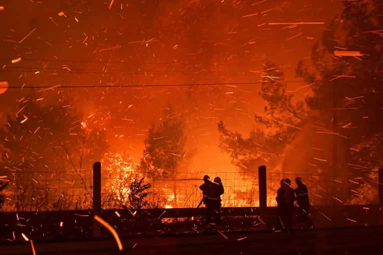 Salamina fires: Two dead and hundreds evacuated as twin blazes hit Greek island Salamina fires: Two dead and hundreds evacuated as twin blazes hit Greek island