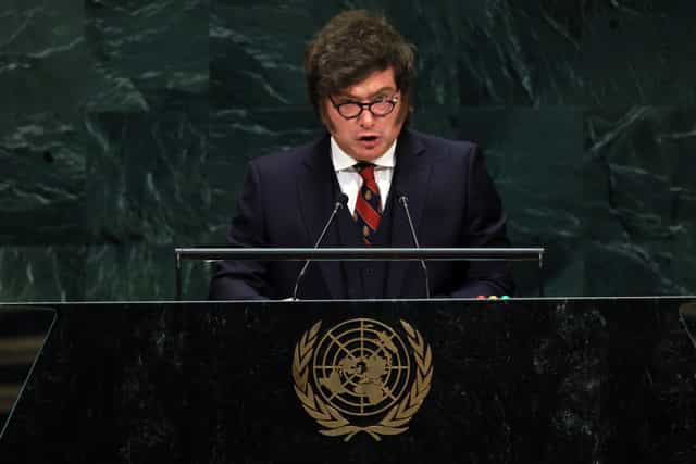 Argentina issues two-week ultimatum to UK over Falkland Islands Argentina issues two-week ultimatum to UK over Falkland Islands