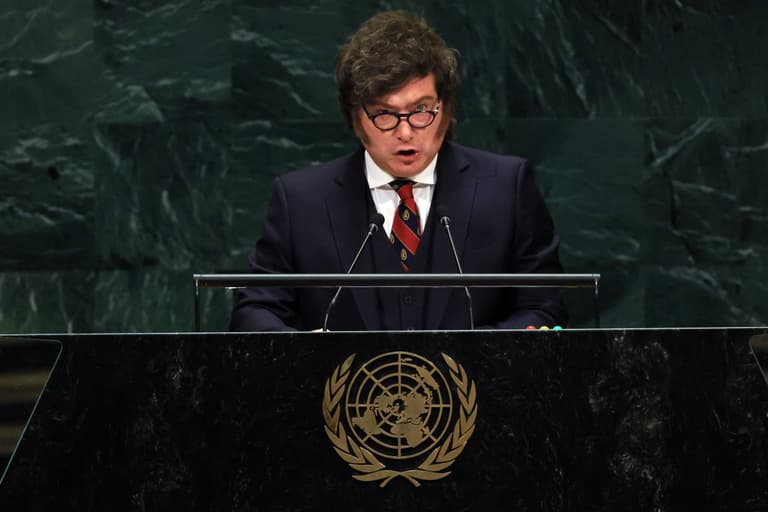 Argentina issues two-week ultimatum to UK over Falkland Islands Argentina issues two-week ultimatum to UK over Falkland Islands