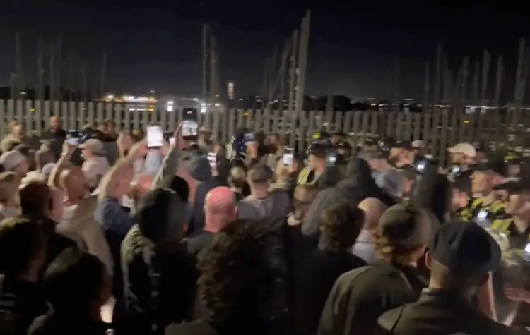 Government slams ‘thuggish’ anti-migrant protestors in Portsmouth Government slams ‘thuggish’ anti-migrant protestors in Portsmouth