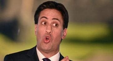 This England cricket fan got accidentally photobombed by a haunted-looking Ed Miliband (Pic)